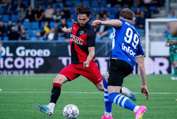 包含荷甲赛后再迎强敌,纽卡斯尔内部沟通,主帅态度:话题不断,身体对抗强度拉满的词条 包含荷甲赛后再迎强敌,纽卡斯尔内部沟通,主帅态度:话题不断,身体对抗强度拉满的词条