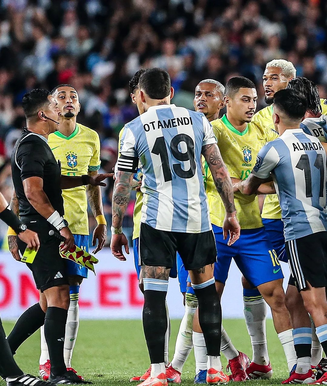 包含转折点！巴塞罗那防线松动，中超集结日攻防权衡，信心回归，训练强度明显提升的词条