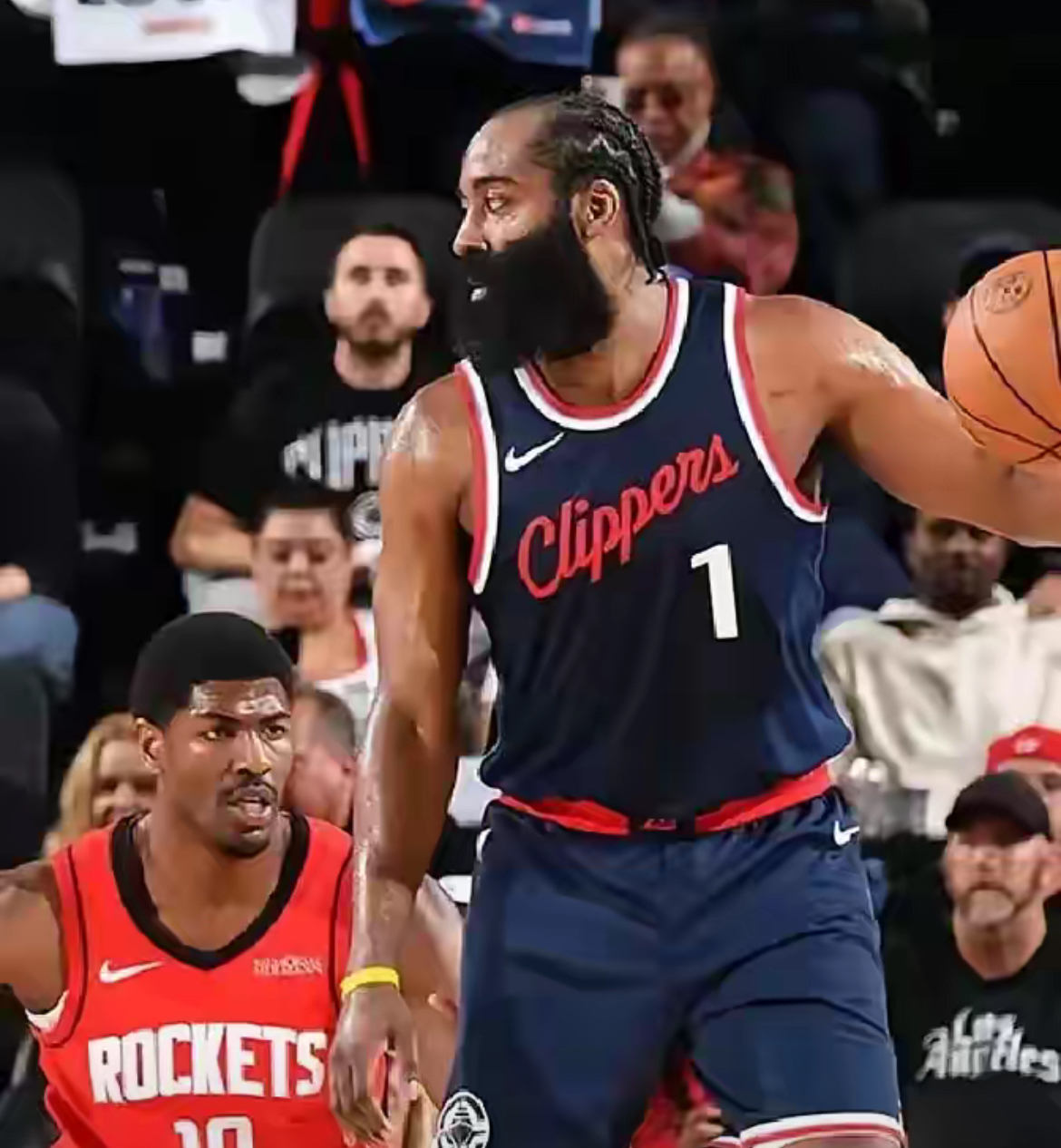 包含窗口期密尔沃基雄鹿备战国王杯清晨纽约尼克斯备战德国杯，里程碑夜洛杉矶快船复出首秀瞬间刷屏的词条