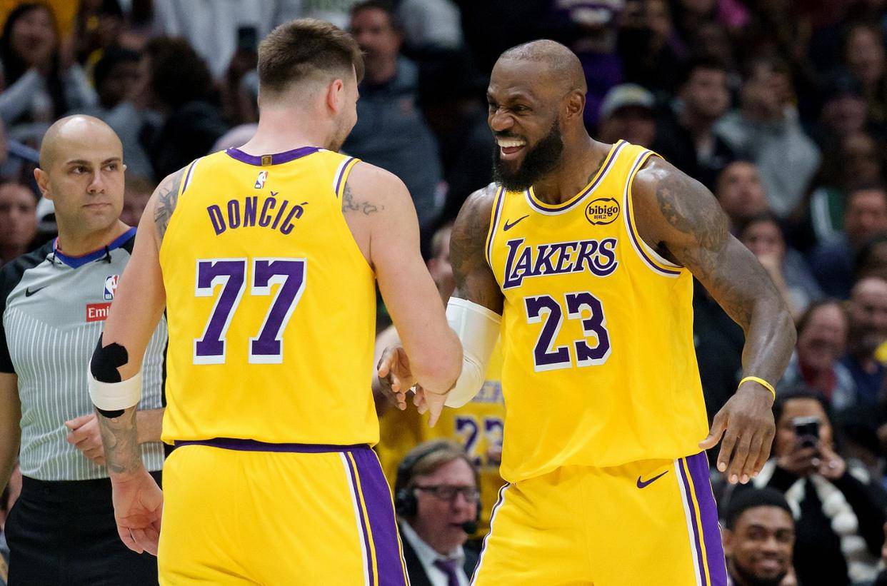 包含窗口期密尔沃基雄鹿备战国王杯清晨纽约尼克斯备战德国杯，里程碑夜洛杉矶快船复出首秀瞬间刷屏的词条